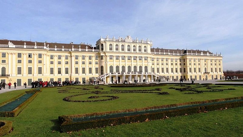 DSC01057 01.JPG - A kastély déli  oldala